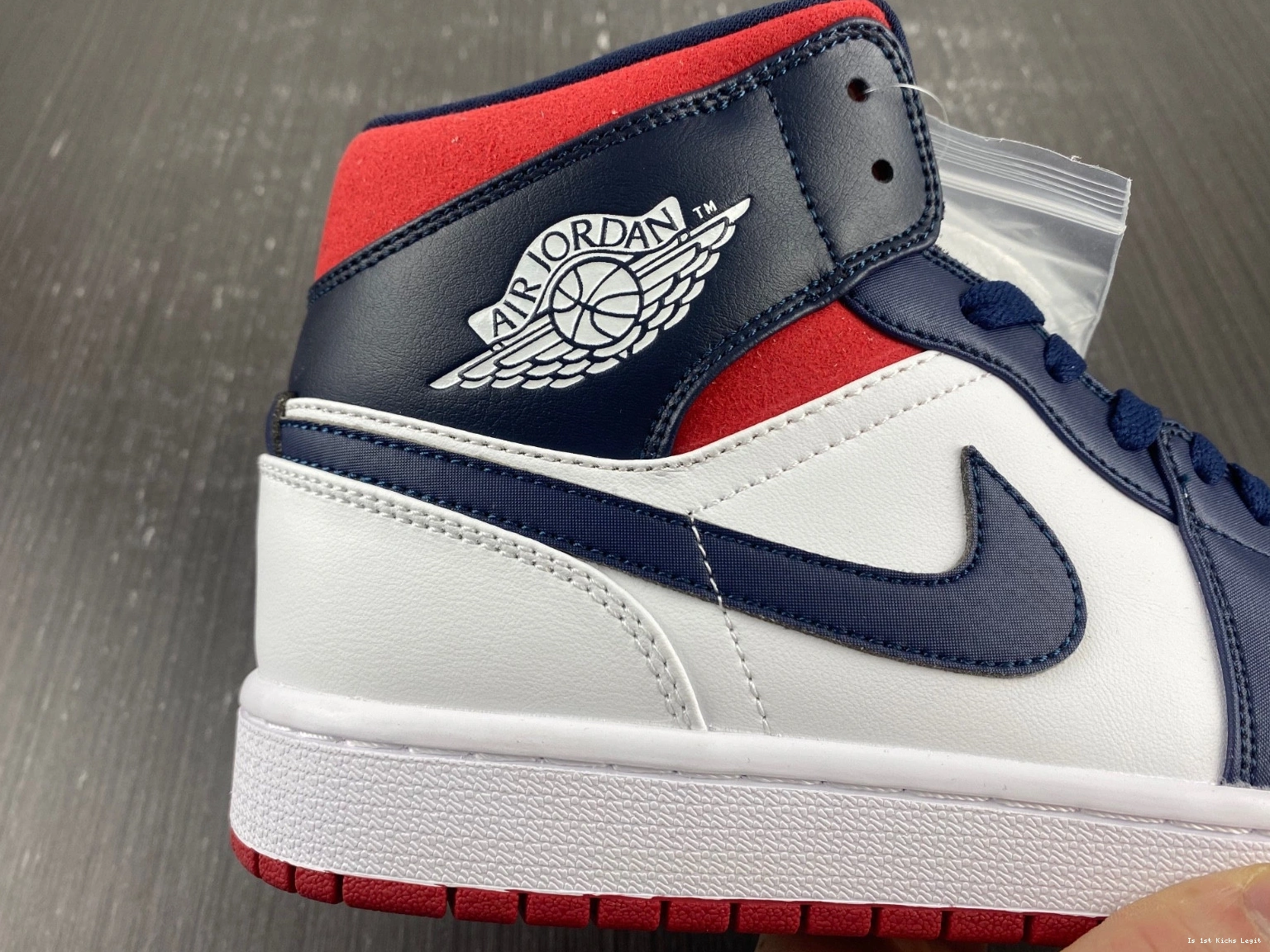 SE Jordan 852542-104 - USA 1 Mid 1105